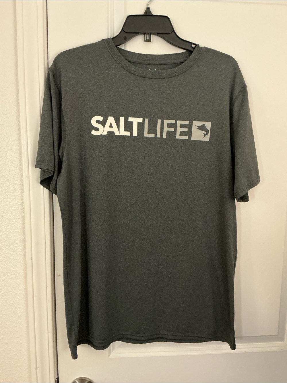 Salt Life Mens M Charcoal Gray Heather SLX UVapor Performance Graphic Tee